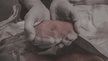 Choosing the Right Sandblasting Media for Your Job (Guide) | GMA Garnet