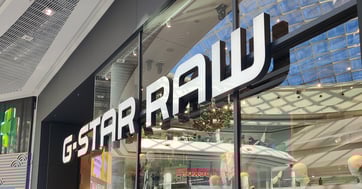 Quando la precisione incontra lo stile: Facciata G-STAR RAW modellata con tecnologia di taglio a getto d’acqua